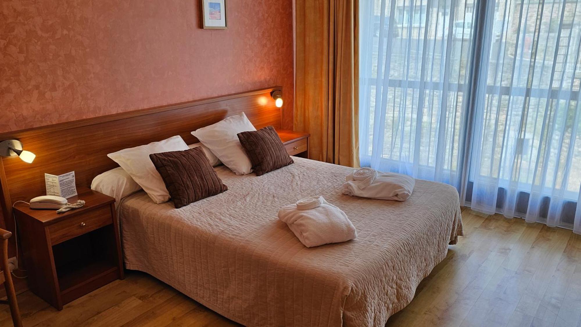 Brit Hotel Du Ban Chaudes-Aigues Kültér fotó