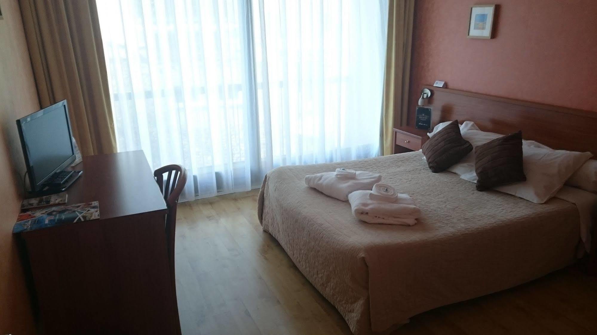 Brit Hotel Du Ban Chaudes-Aigues Kültér fotó